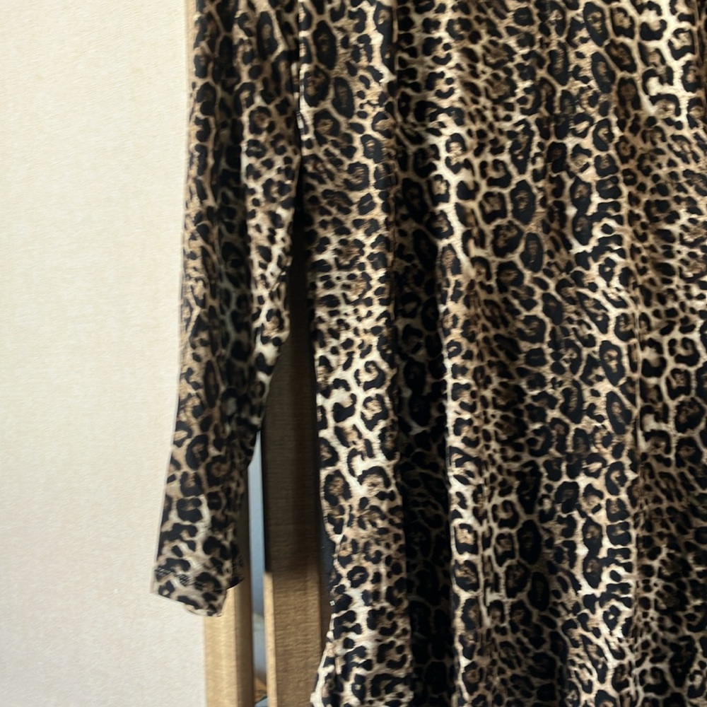 FINAL MARKDOWN Ellen Tracy Leopard Pattern Blouse large - Picture 10 of 11